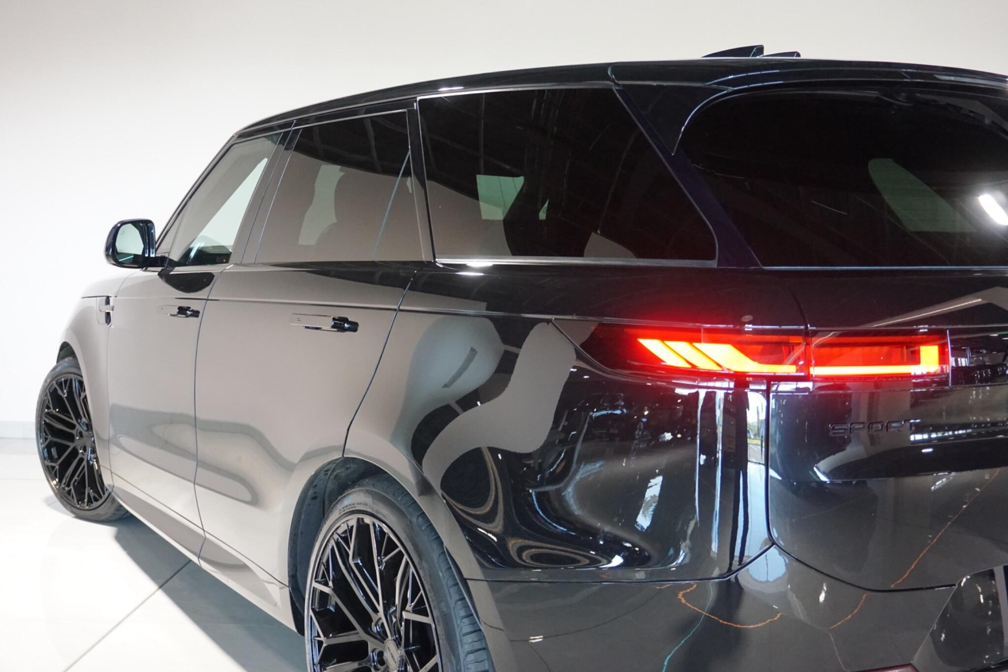 Land Rover Range Rover Sport 3.0 D300 MHEV Dynamic SE SUV 5dr Diesel Auto 4WD Euro 6 (s/s) (300 ps)